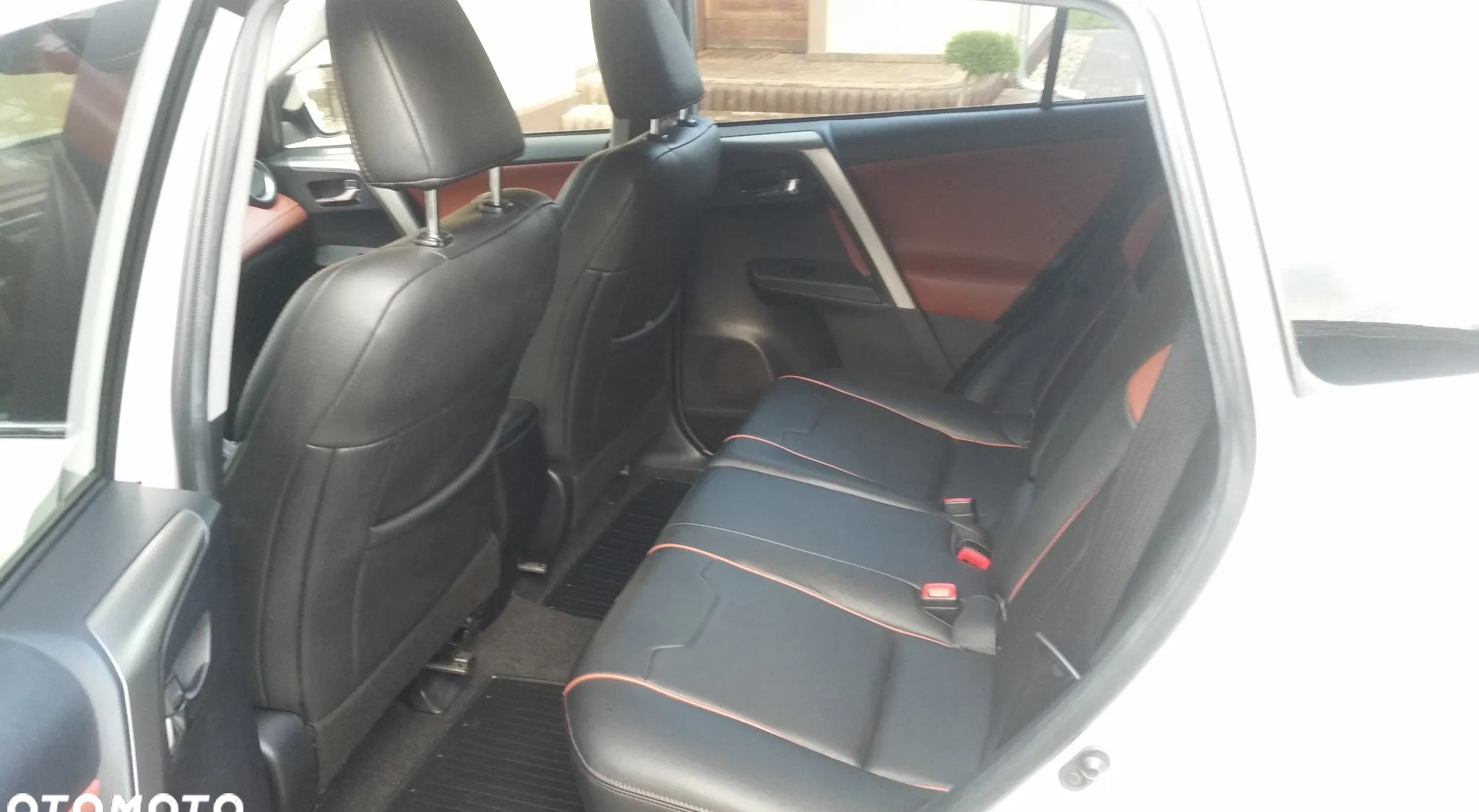 Toyota RAV4 cena 70500 przebieg: 209900, rok produkcji 2015 z Koluszki małe 106
